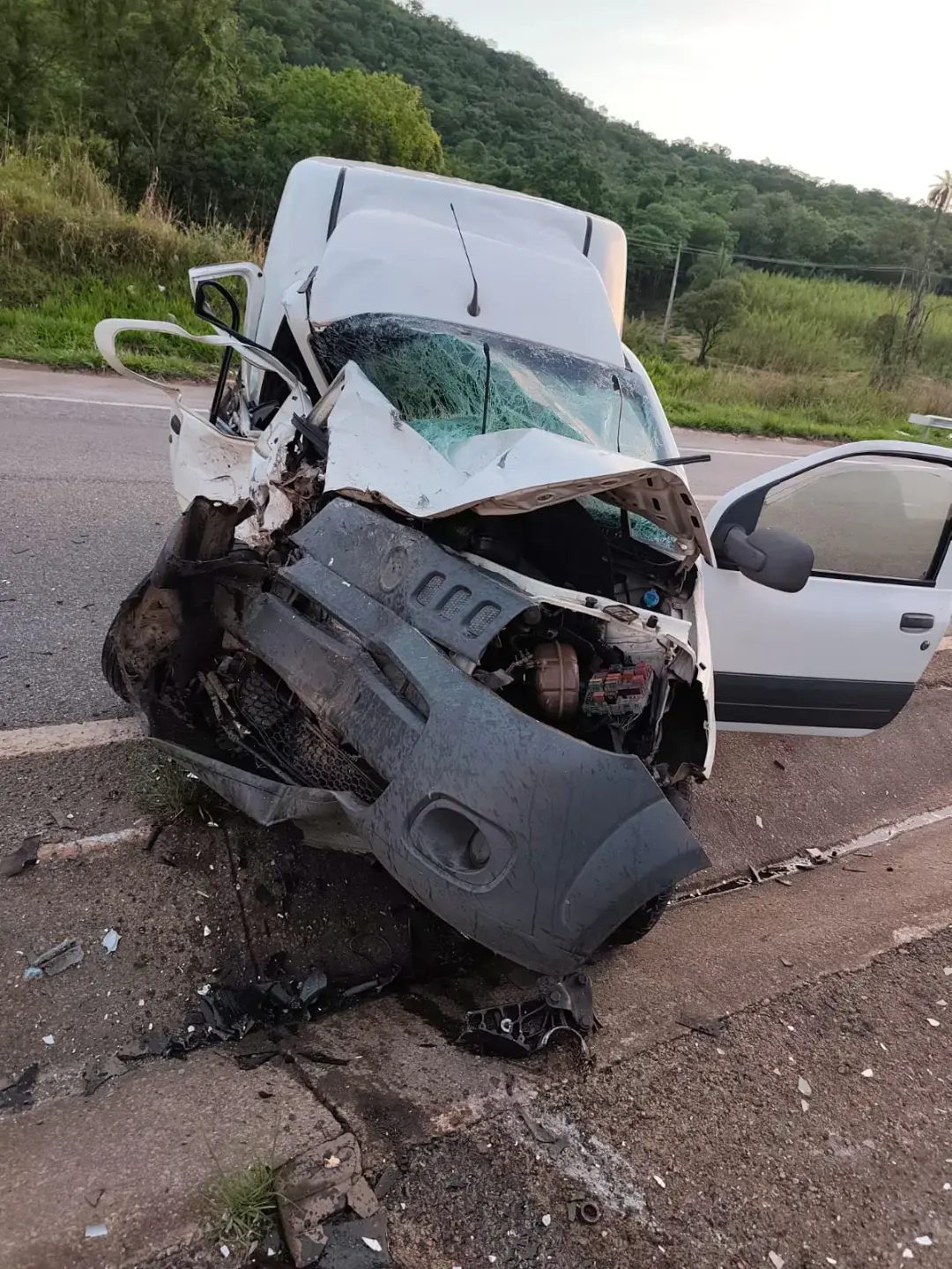 Colisão frontal na MG-050 deixa vítimas