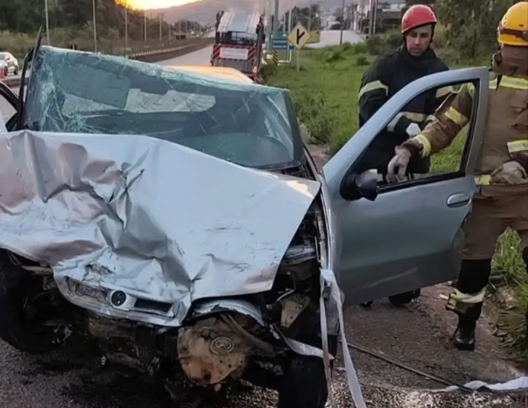Colisão frontal na MG-050 deixa dois feridos