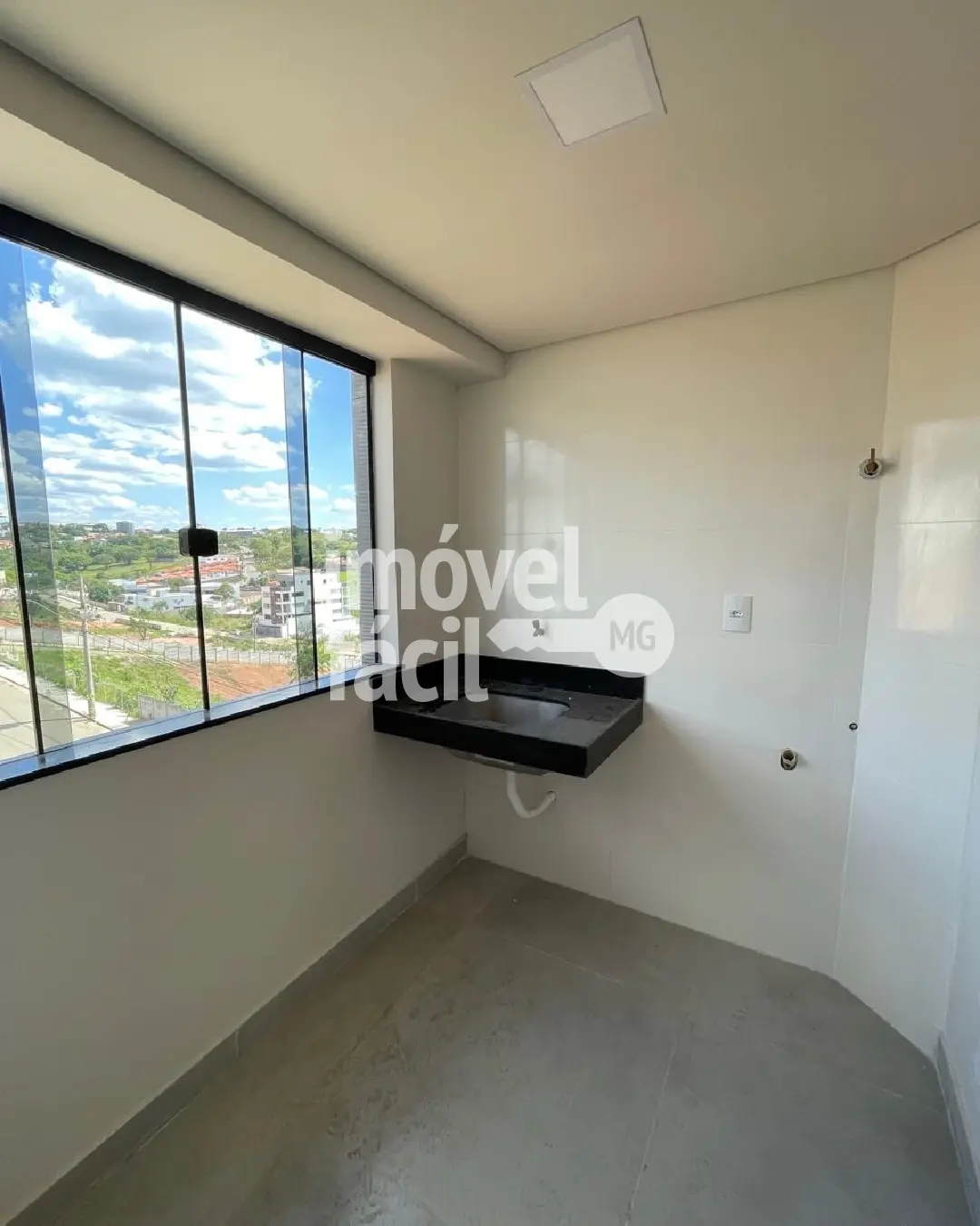 Apartamento 3 suítes com elevador no Bairro Tropical