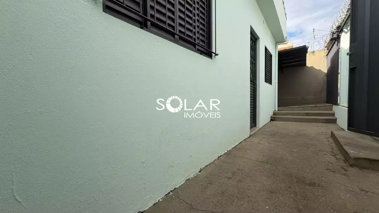 Casa para locação! 3 quartos com quintal na Cidade Nova