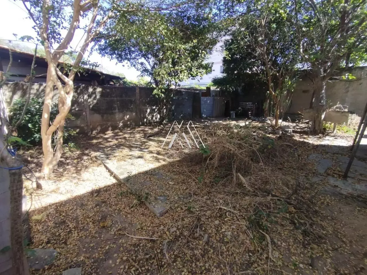 Casa à venda no Santa Mônica — 2 quartos, 240 m²