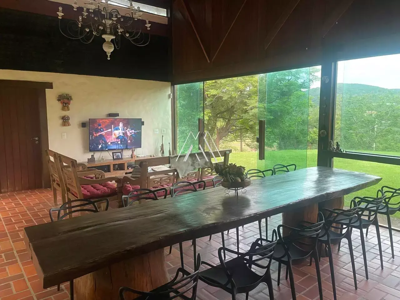 Casa em Condomínio Fechado no Granja Glória — 1 suíte, 1.928 m²