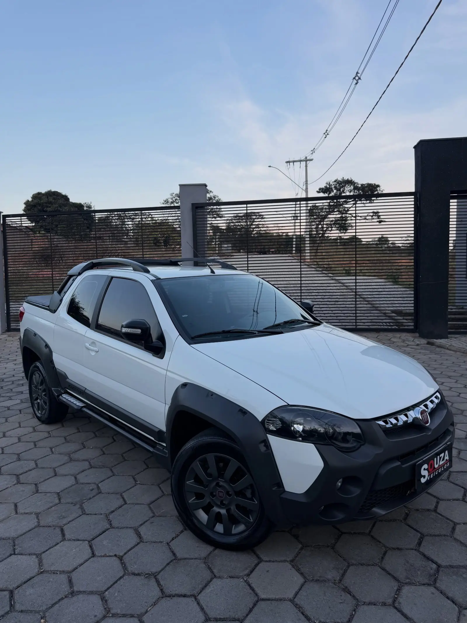 Fiat Strada 1.8 Adventure CD 2016 — 79 mil km