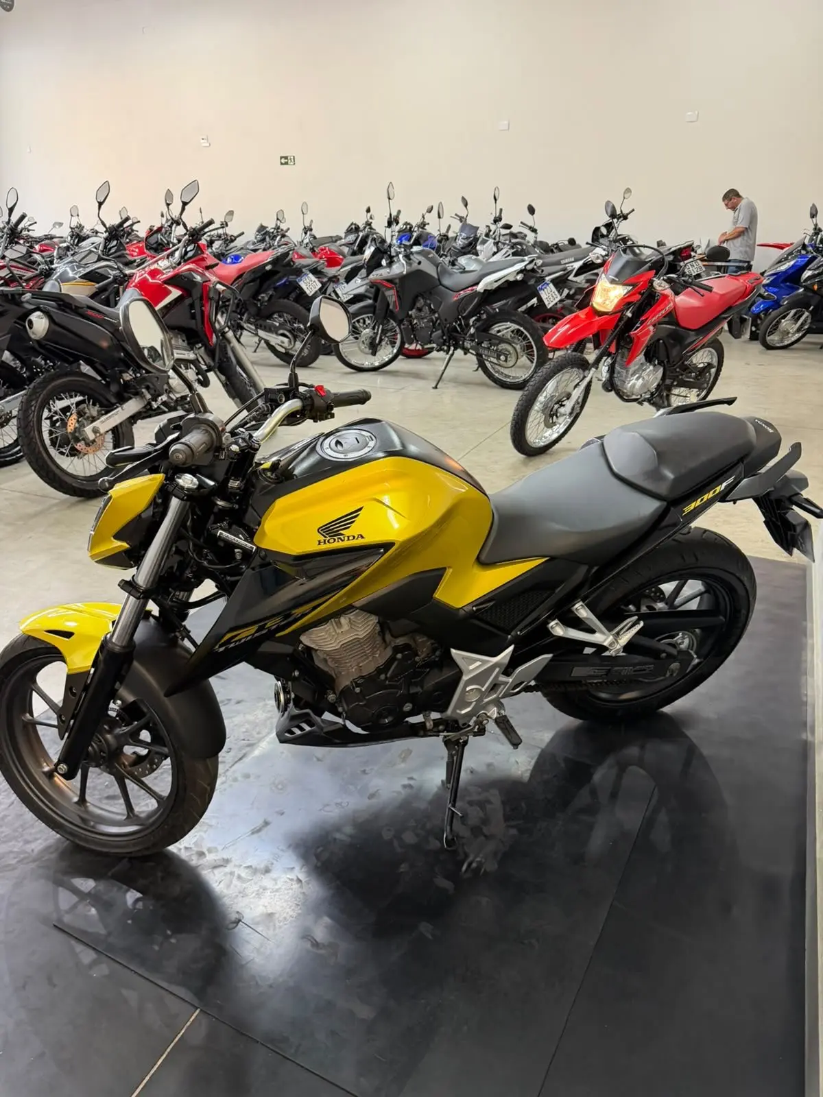 Honda CB Twister 300 2023 — 17 mil km