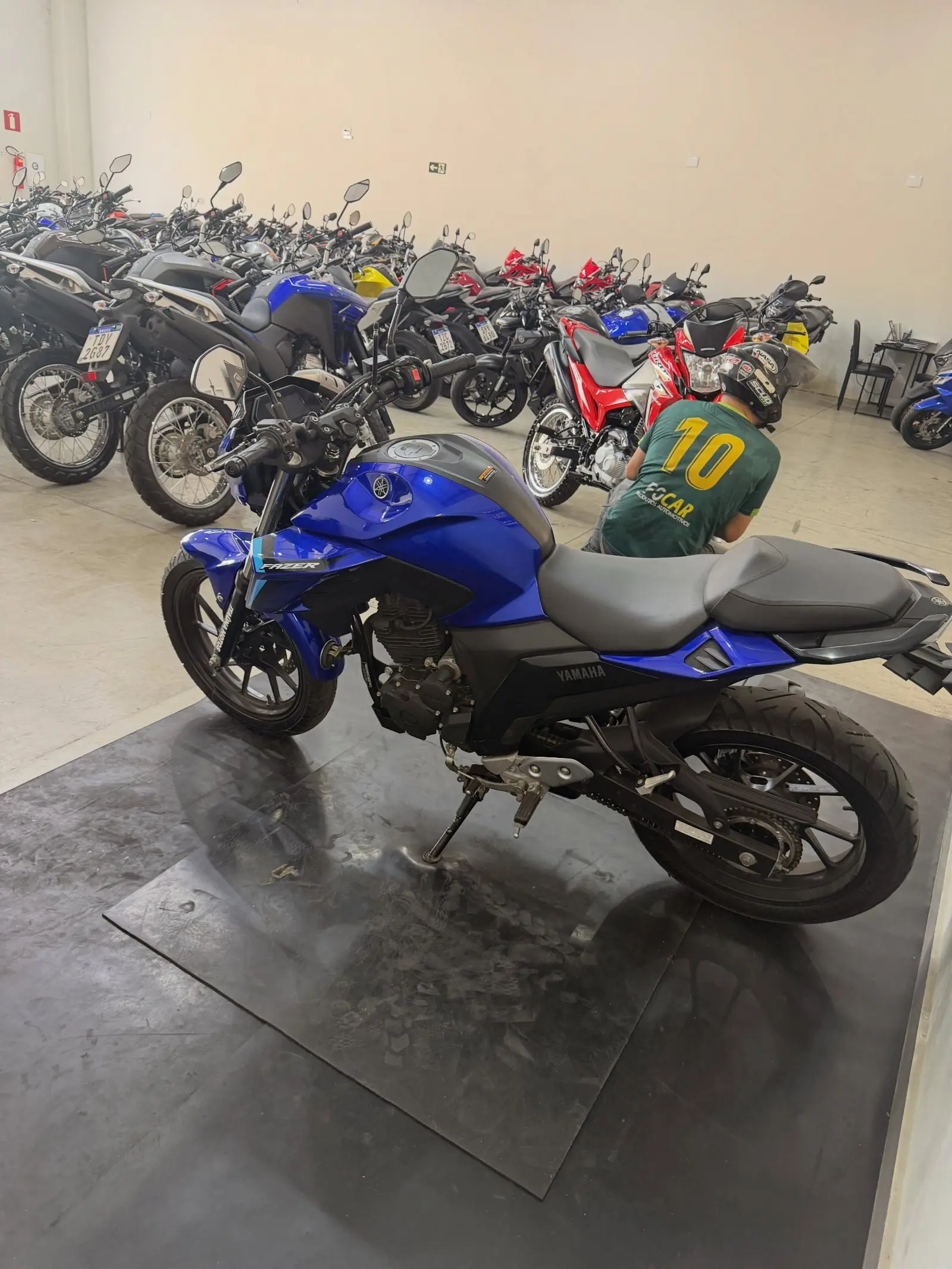Yamaha Fazer 250 2025 com 6.000 km à venda