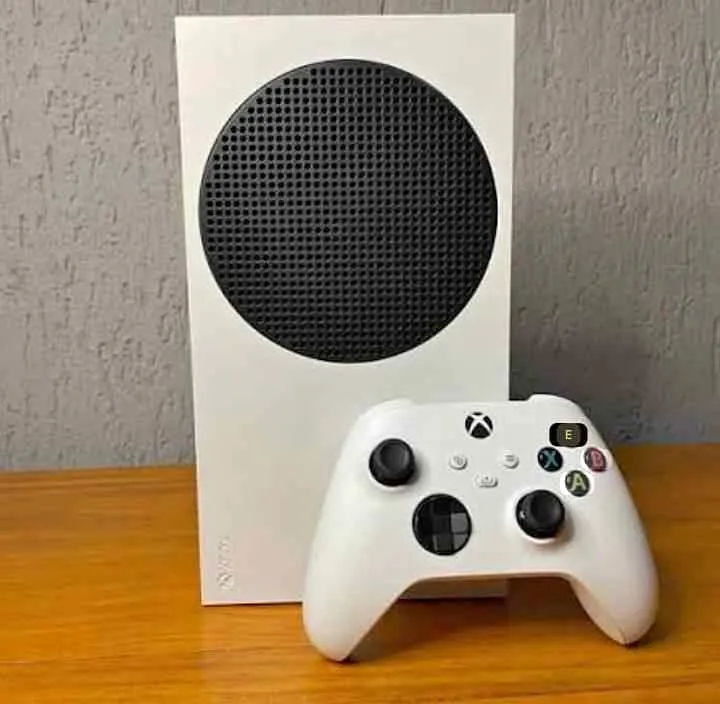 Xbox Series S 512GB com controle original