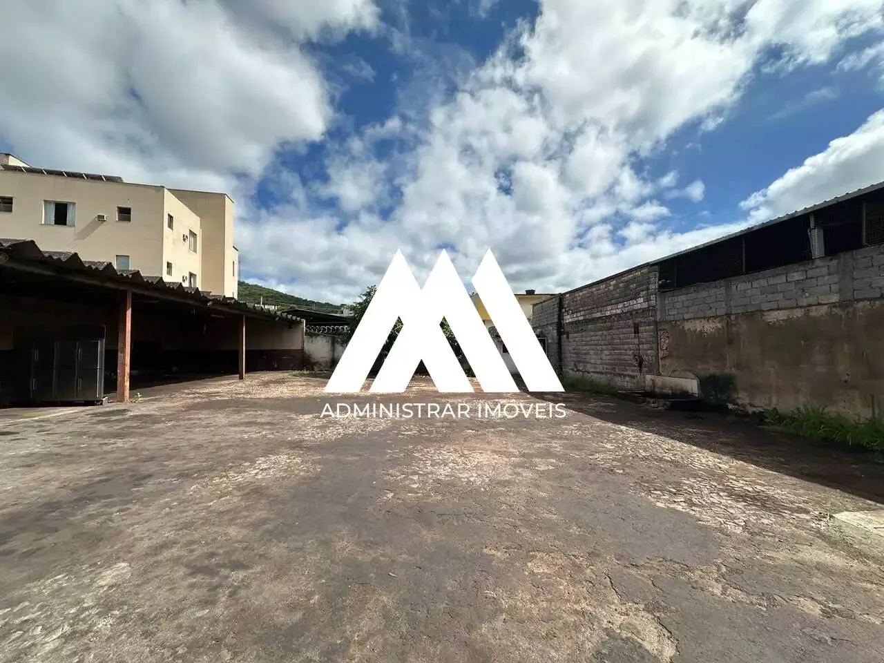 Galpão 800 m² para alugar no Centro