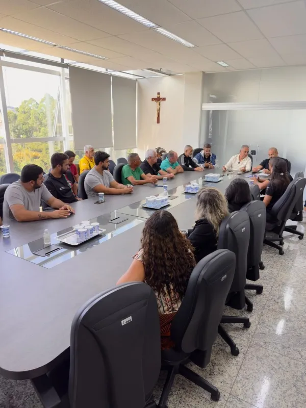 A Prefeitura de Itaúna assinou, na última terça-feira, a ordem de serviço para o início das obras de reforma do Estádio