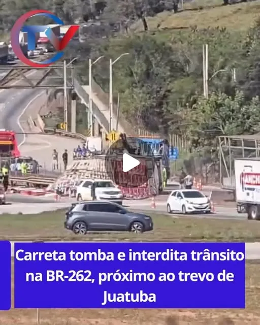 Acidente na BR-262 interrompe trânsito em Juatuba