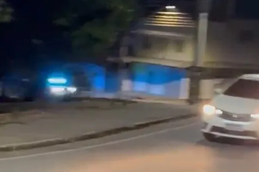 Carro filmado fugindo da polícia em alta velocidade é identificado