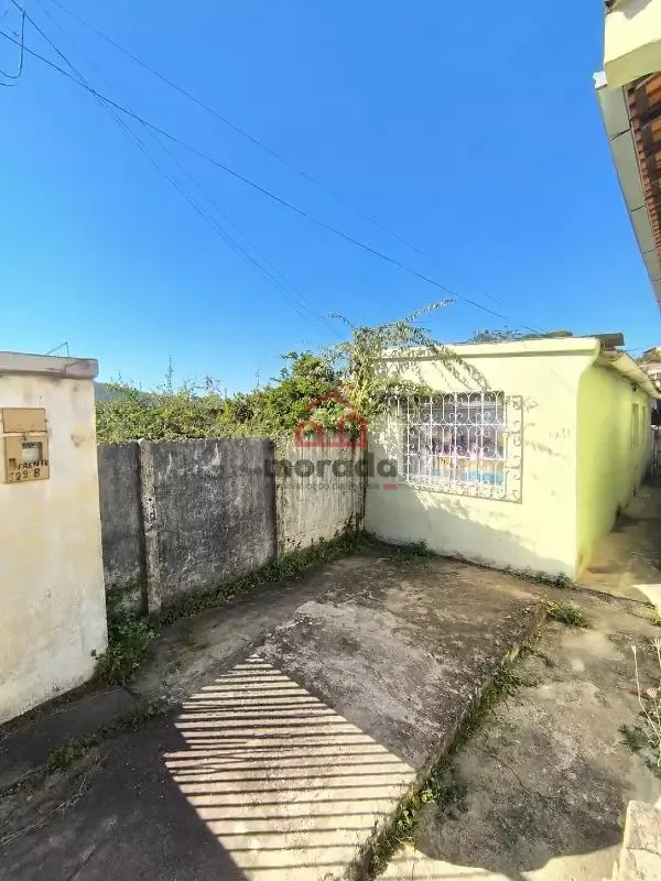 Casa à venda no Santanense, terreno de 480 m²
