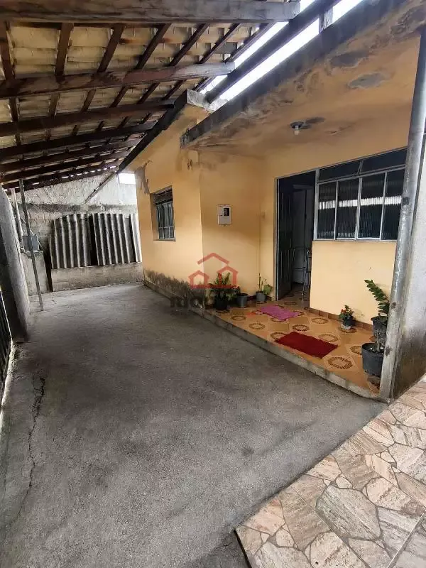 Casa à venda no Irmãos Auler, 247 m² com 2 barracões