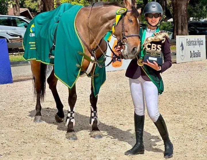 Itaunense Marina Herculano é campeã brasileira de hipismo
