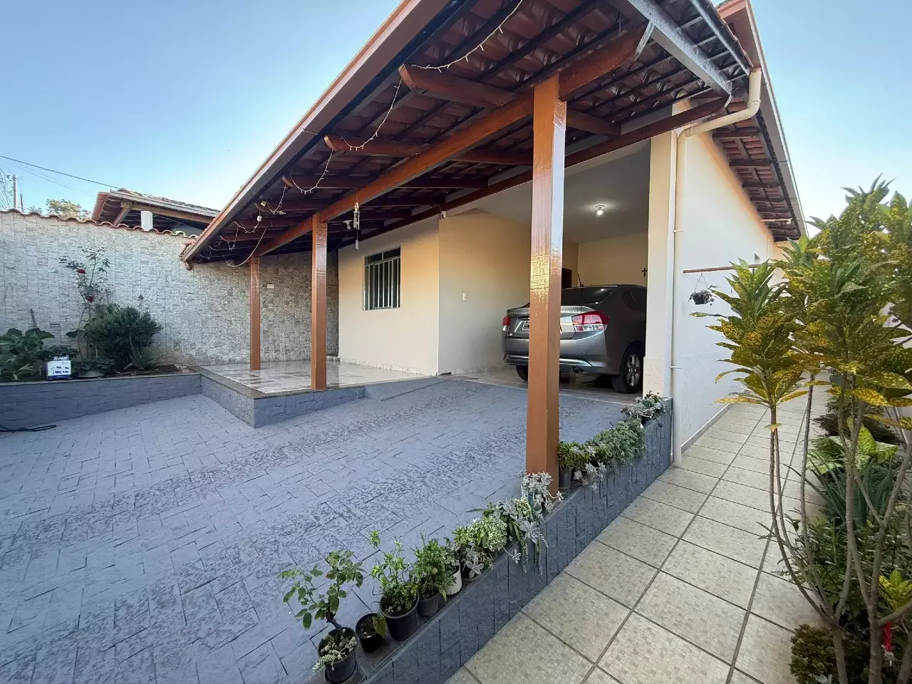 CASA à venda, 2 quartos, 1 suíte, 2 vagas, LOURDES