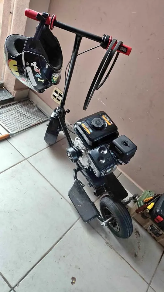 Walk machine com motor 210cc e freio a disco hidráulico