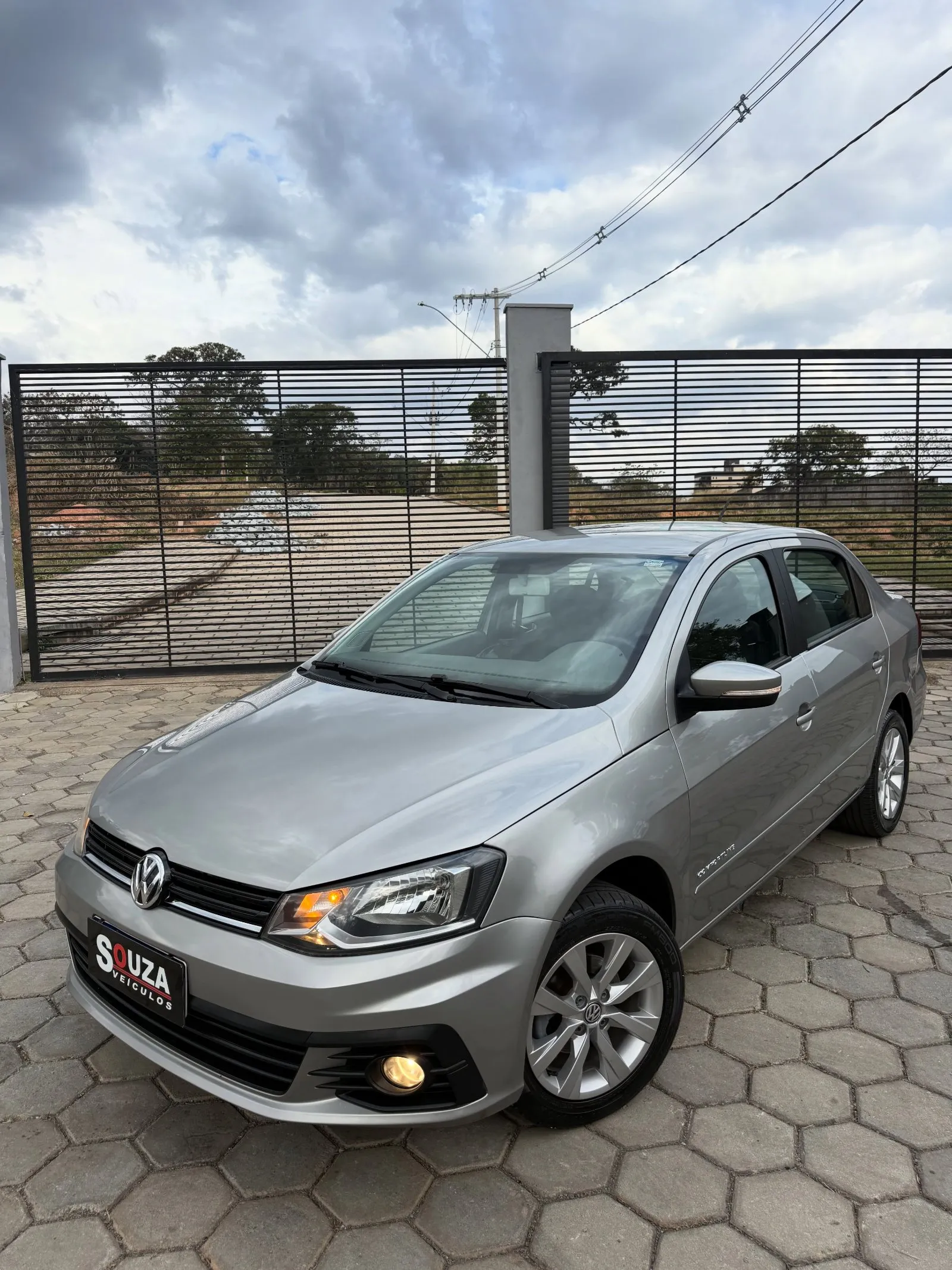 VW Voyage 1.6 MSI 2017 impecável – 120 mil km