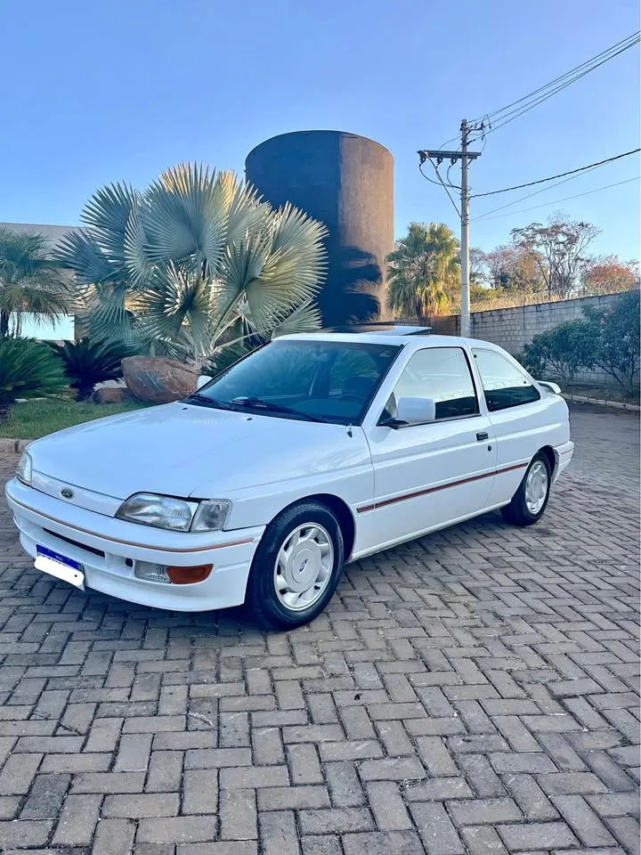 Ford Escort XR3 2.0i 1994 - carro clássico revisado