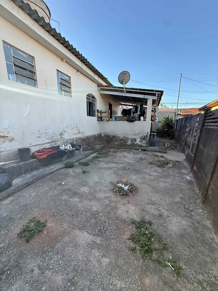 Casa 3 quartos à venda com garagem, 180 m² de terreno