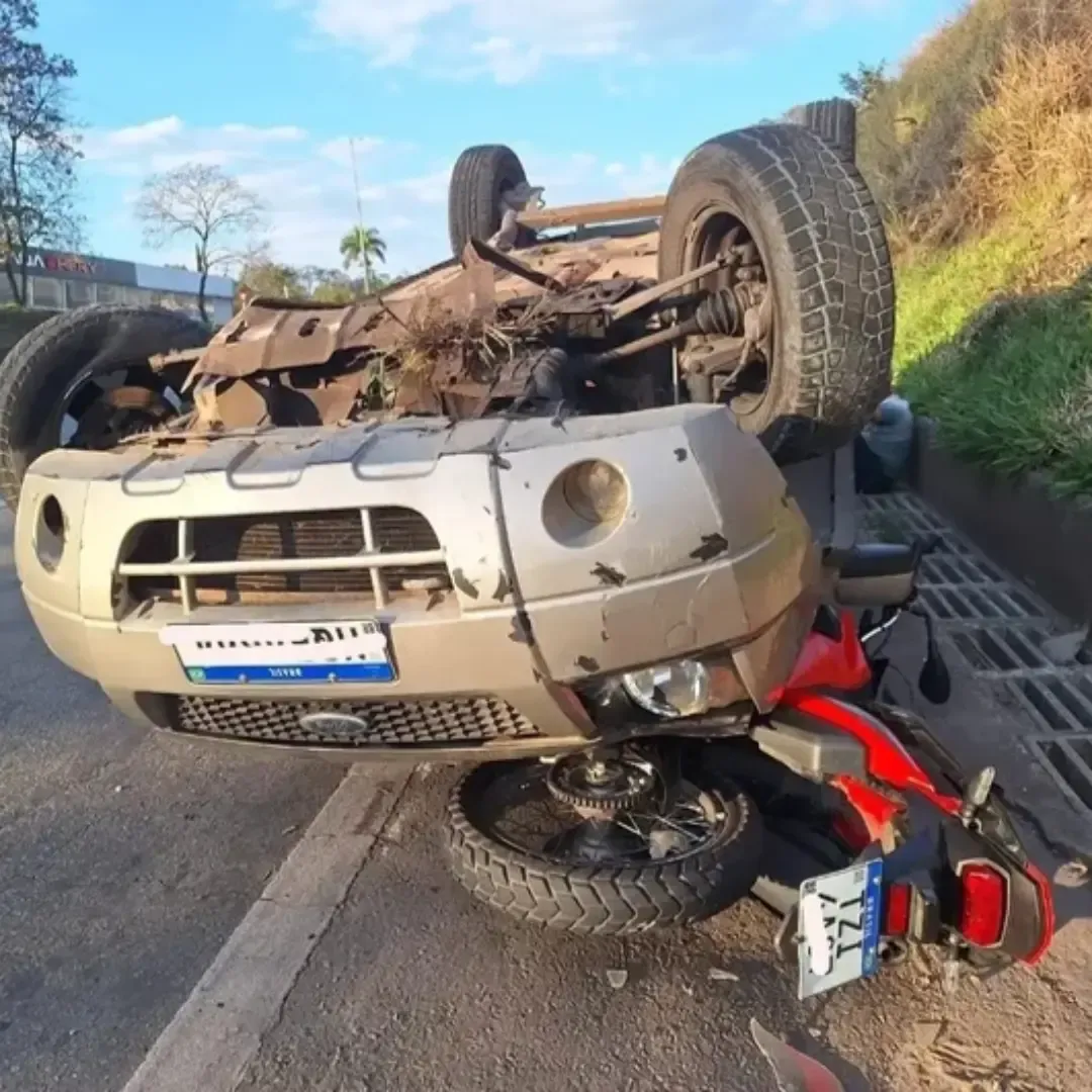 Acidente na MG-050: Motociclista ferido em capotamento