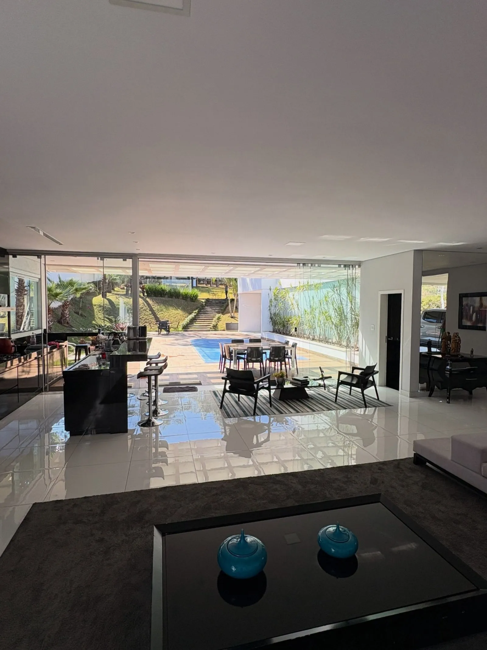Casa 295 m² em condomínio fechado - 4 quartos