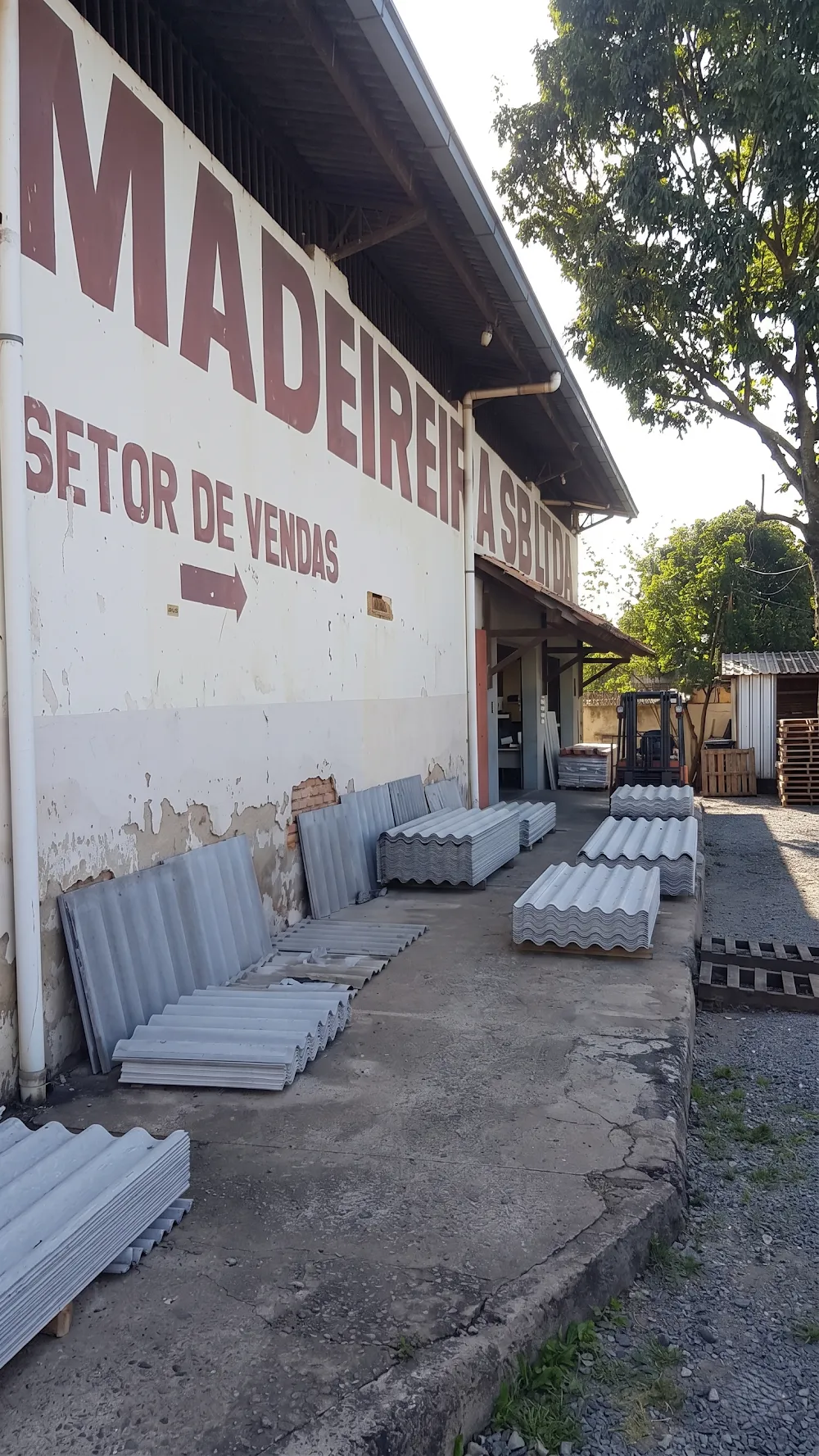 Madeireira SB - Madeiras e Acessórios para Telhados e Construções em Itaúna