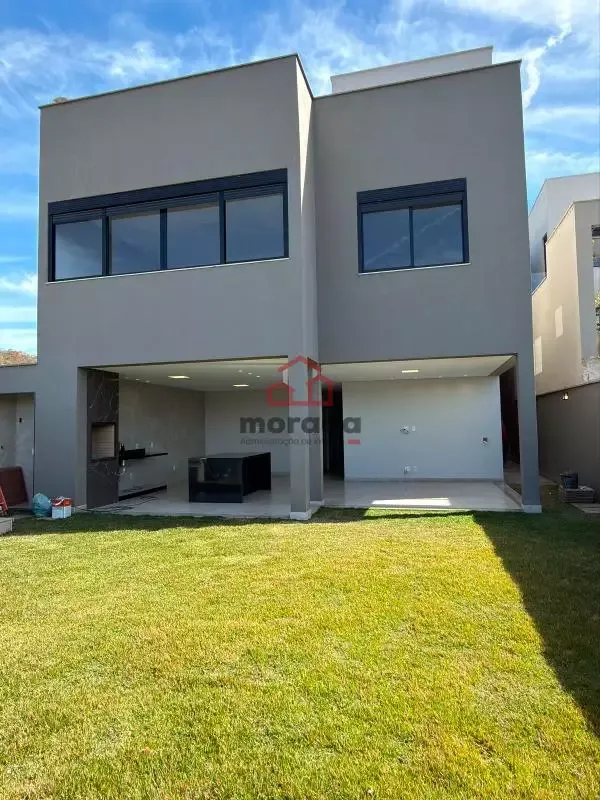 Casa de alto padrão, 4 quartos, à venda no Tropical