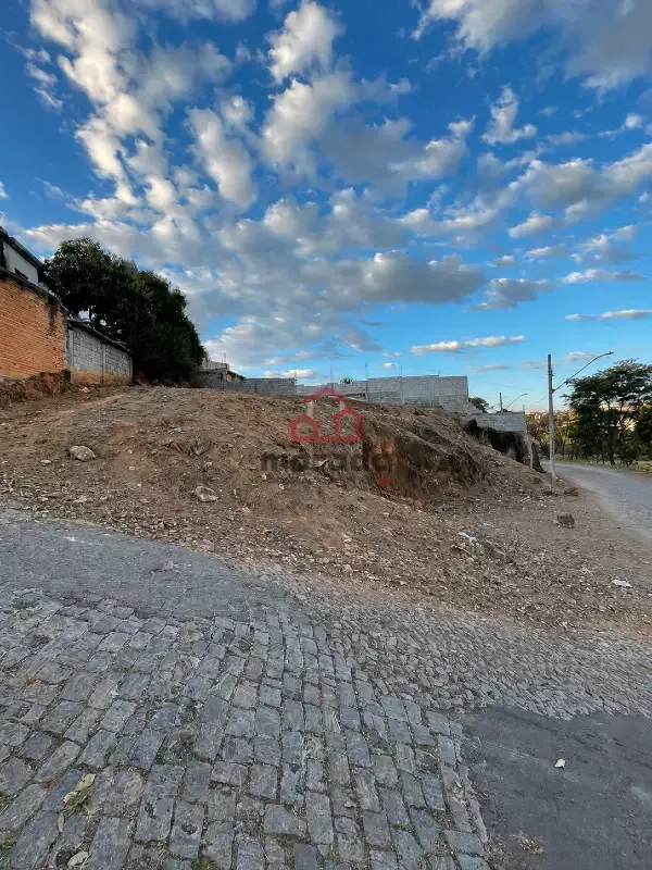 Lote de 529 m² à venda no Bairro Parque Jardim