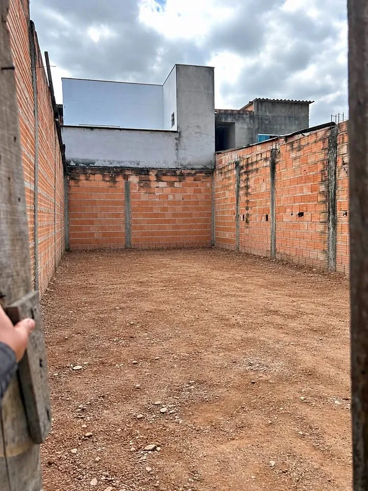 Terreno de 98 m² com fundação no Petrolândia