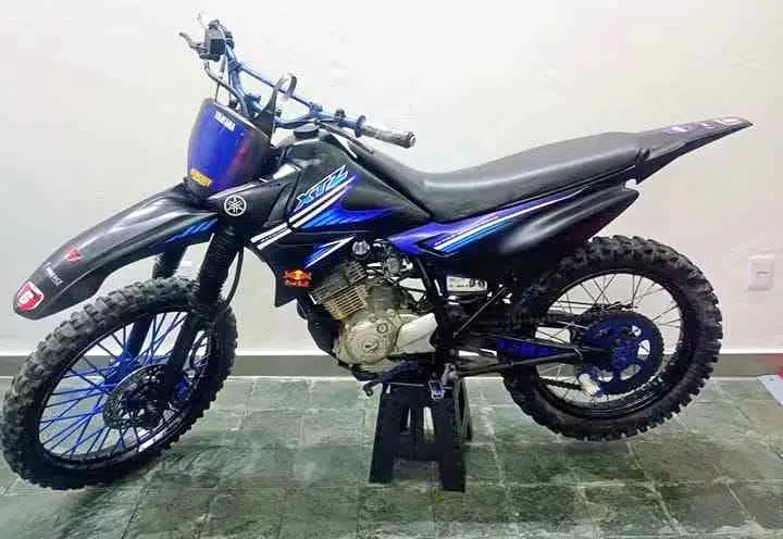 Moto XTZ 125 para trilha à venda