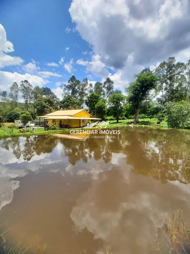 Sítio 30 mil m² com casa 4 quartos, 2 lagoas e água corrente