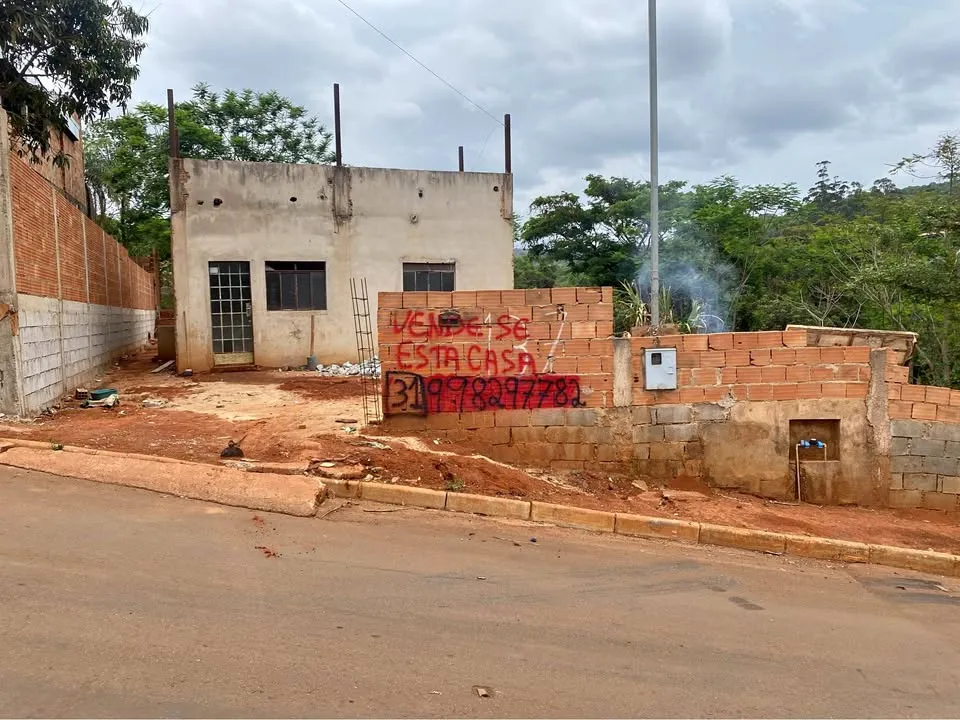 Casa à venda com 3 quartos, sendo uma suíte