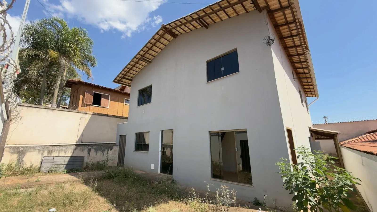 Casa 2 pavimentos 8 quartos – Morro do Engenho