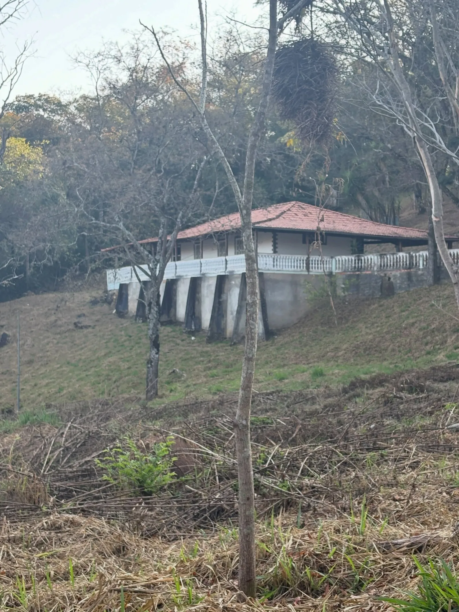 Sítio 22 mil m² com cachoeira – Região da Barragem