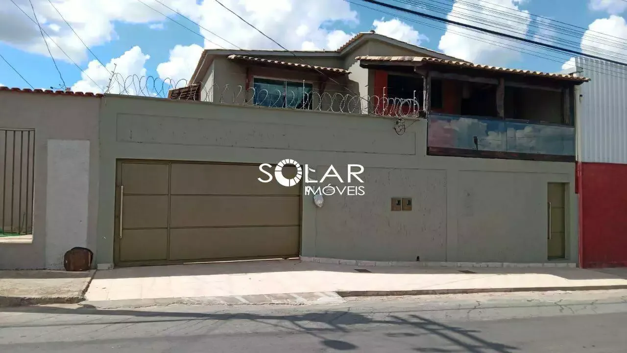Casa de 2 andares em um terreno de 360m²