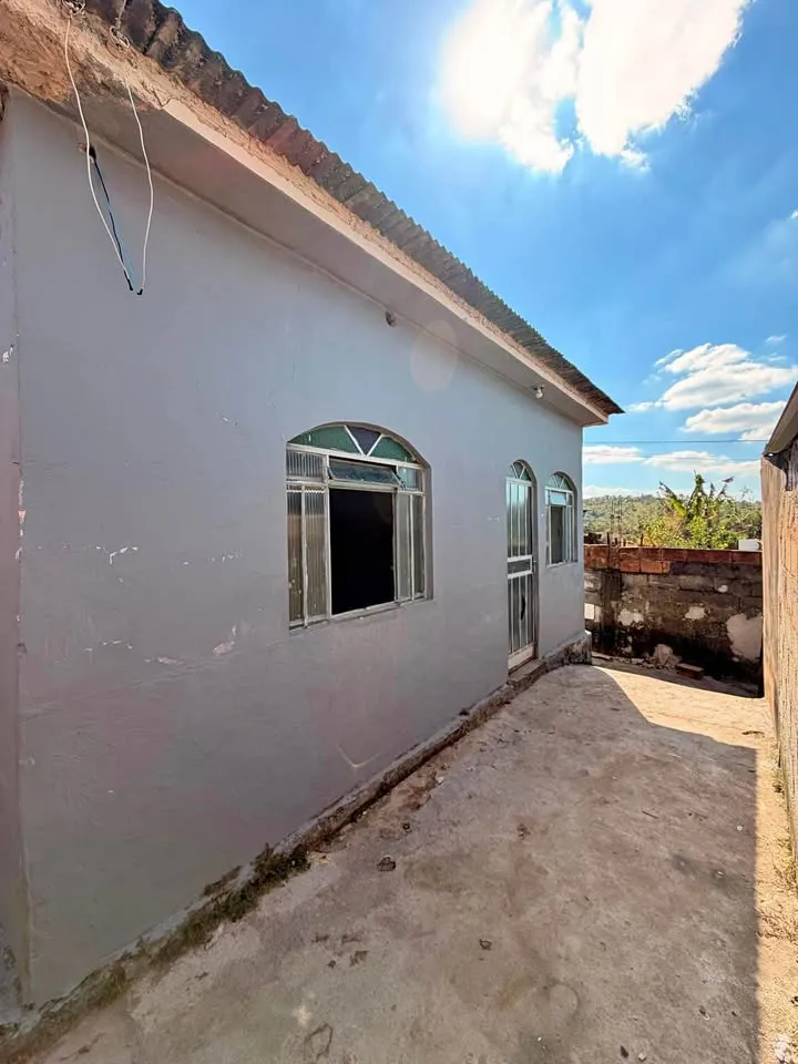 Casa de fundos 2 quartos à venda – Sagrada Família
