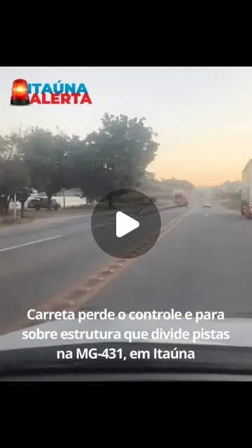 Carreta perde controle e para sobre estrutura da MG-431