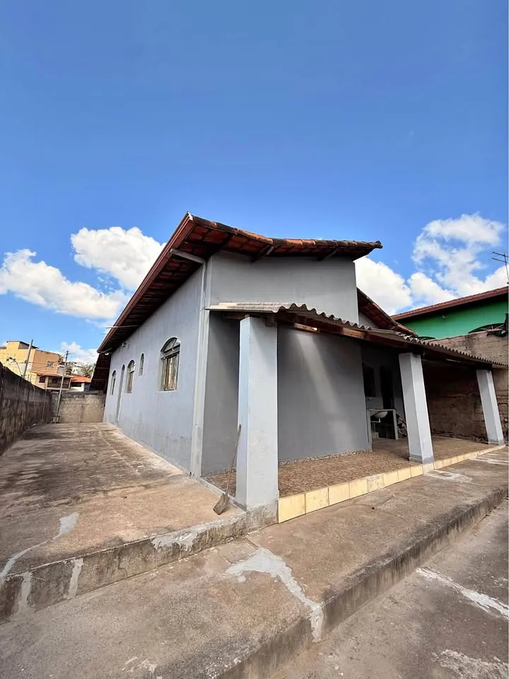 Casa com 3 quartos e suíte, garagem, para alugar
