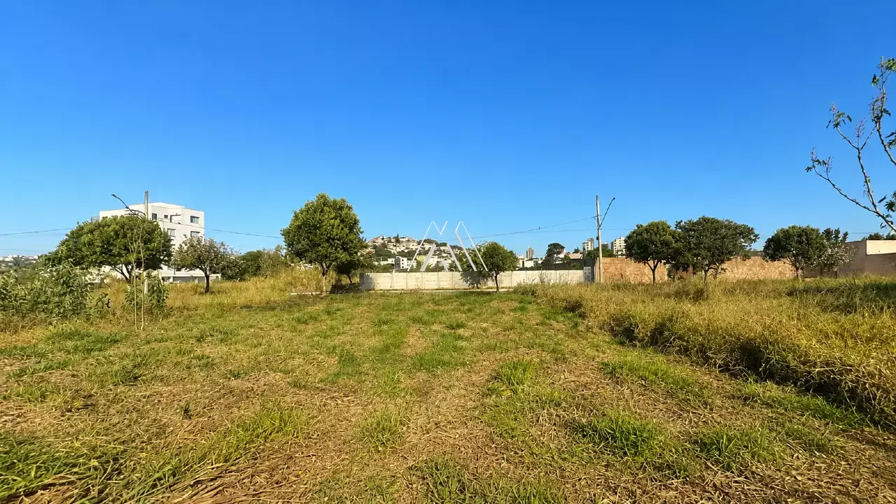 Lote 300 m² à venda no Villa Aurora Village em Itaúna