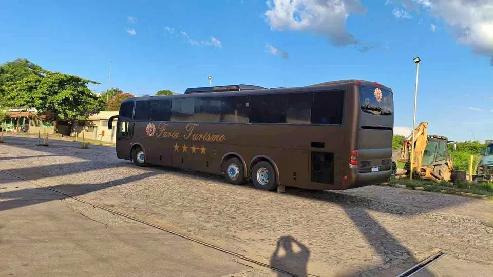 Ônibus Mercedes-Benz O400 447 – 50 lugares