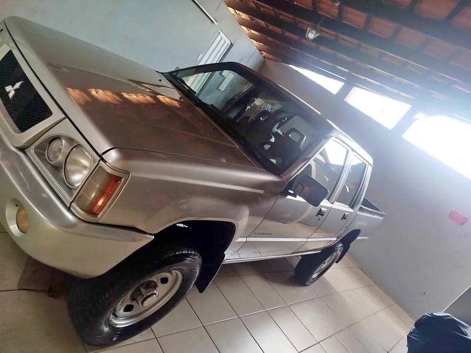 Mitsubishi L200 GL 4x4 – Pneus novos