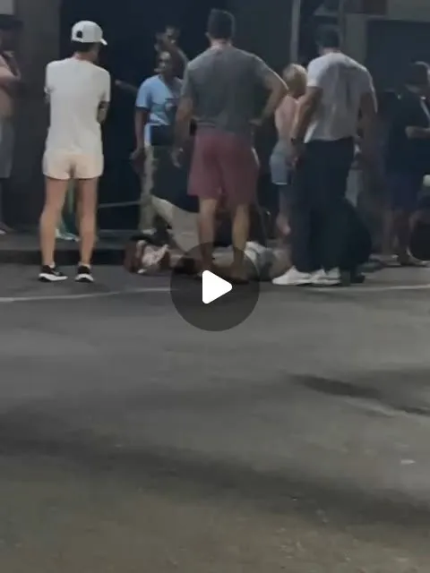 Colisão entre carro e moto na Rua 13 de Maio