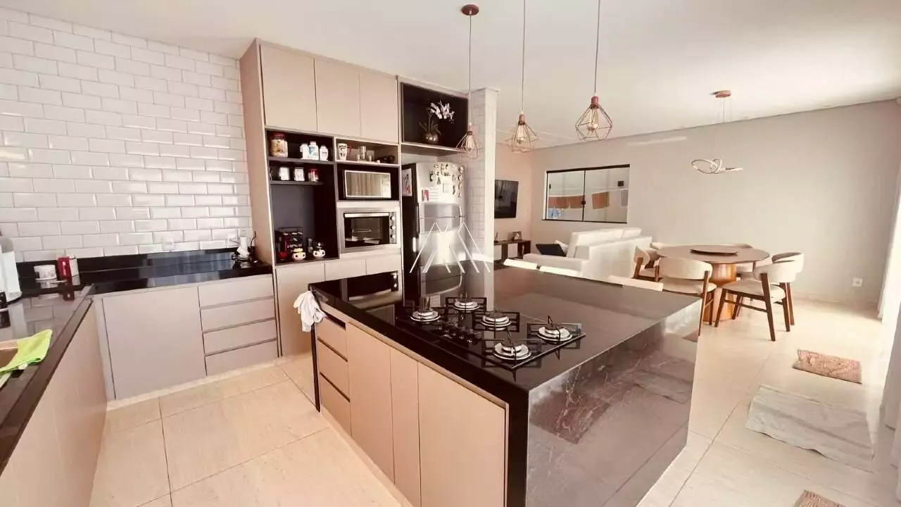 Vendo Casa com Suíte, Closet e Área Gourmet - Conforto e Segurança