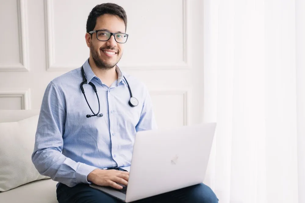 Dr. Lucas Marques - Gastroenterologista