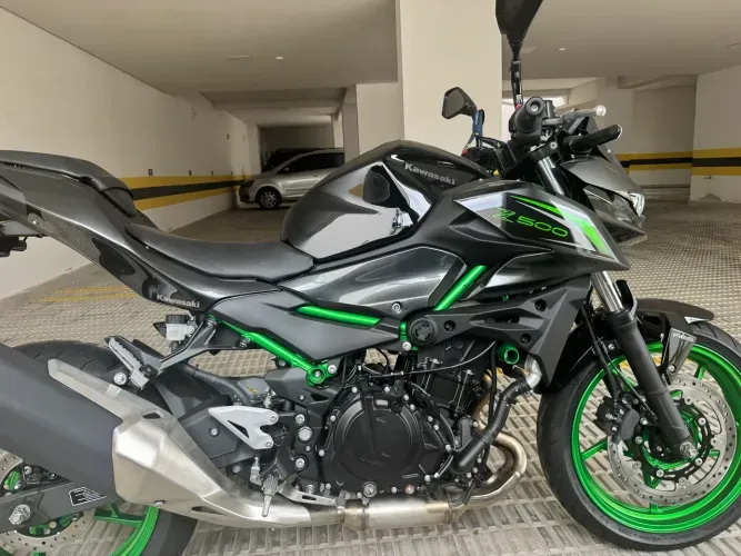 MOTO KAWASAKI IMPECÁVEL