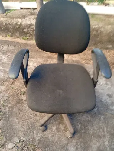 Duas cadeiras para escritório