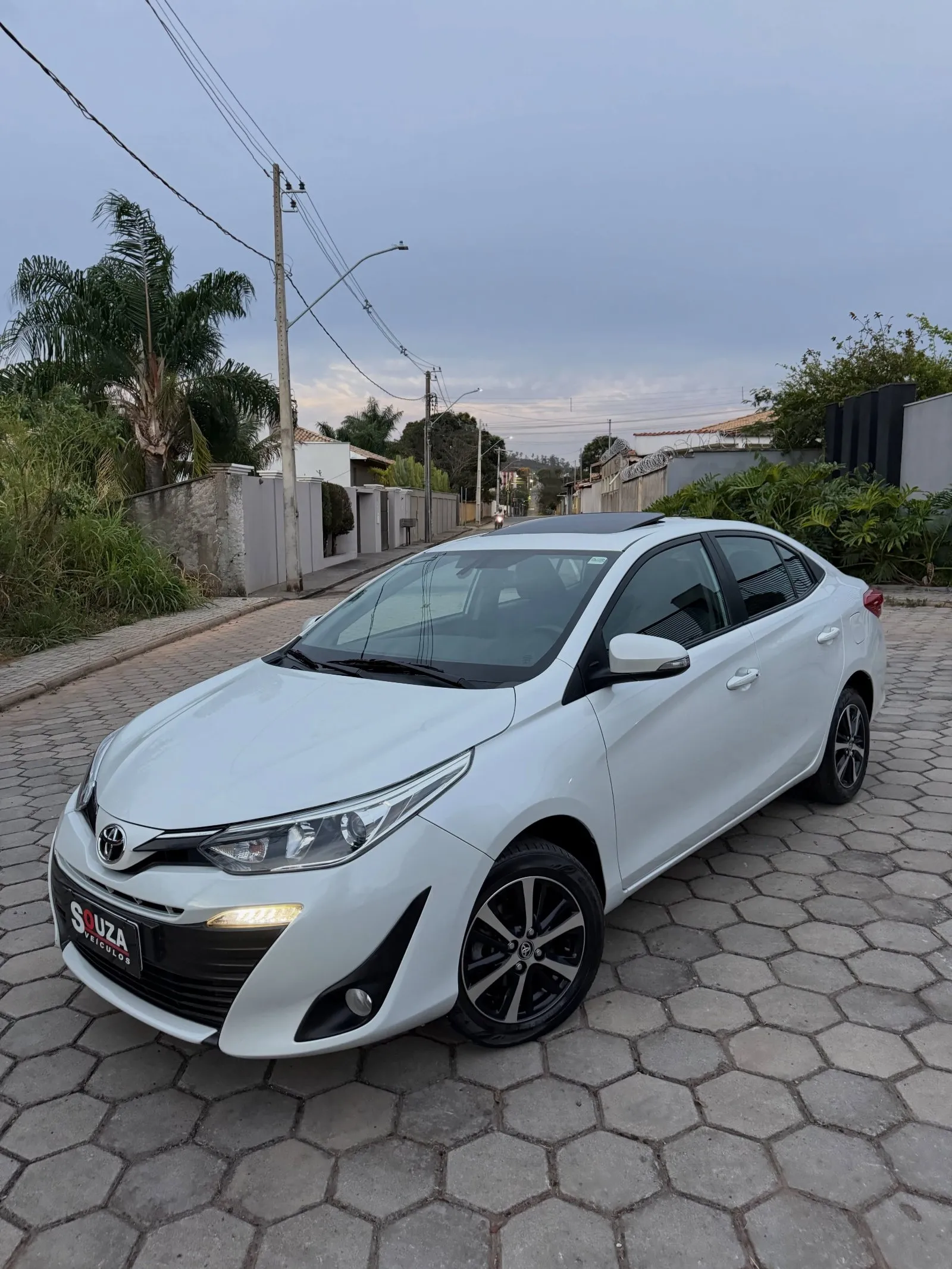 Toyota Yaris XLS 1.5 2022 automático - 64 mil km