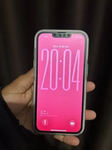IPhone 14 lilás