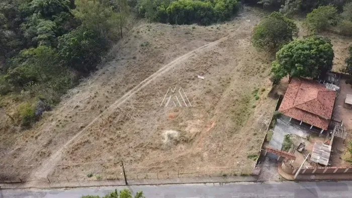 Vendo lote comercial em Itaúna com ótima localização!