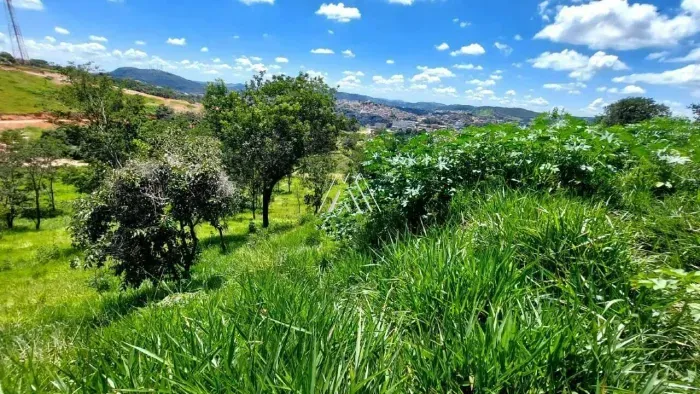 Vendo lote em Itaúna com ótima localização!