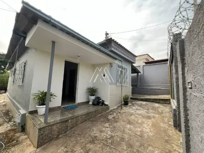 Vendo casa em Itaúna em excelente localização!